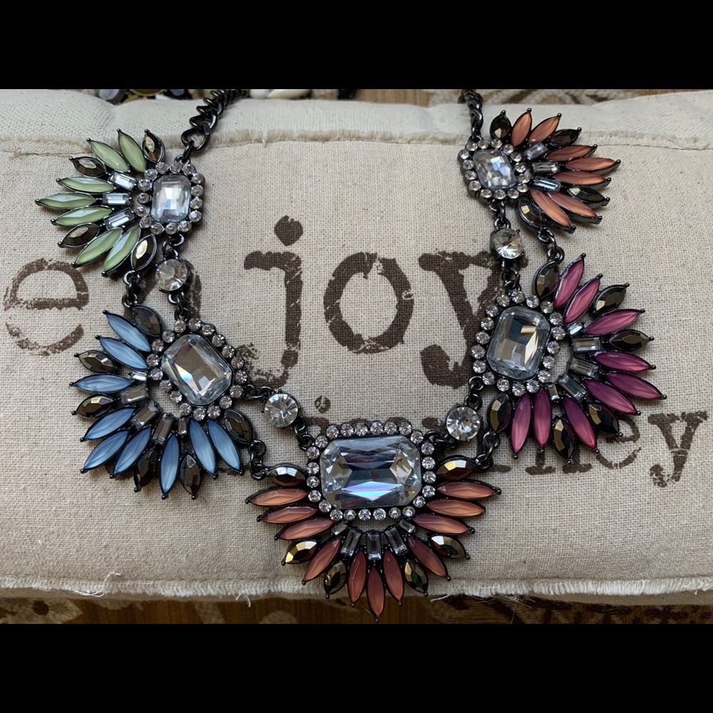 LOGO by Lori Golstein- Necklace 👀